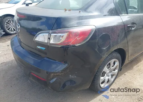 2013 Mazda Mazda3 I Sport z USA, uszkodzony, nr VIN JM1BL1U81D1702995